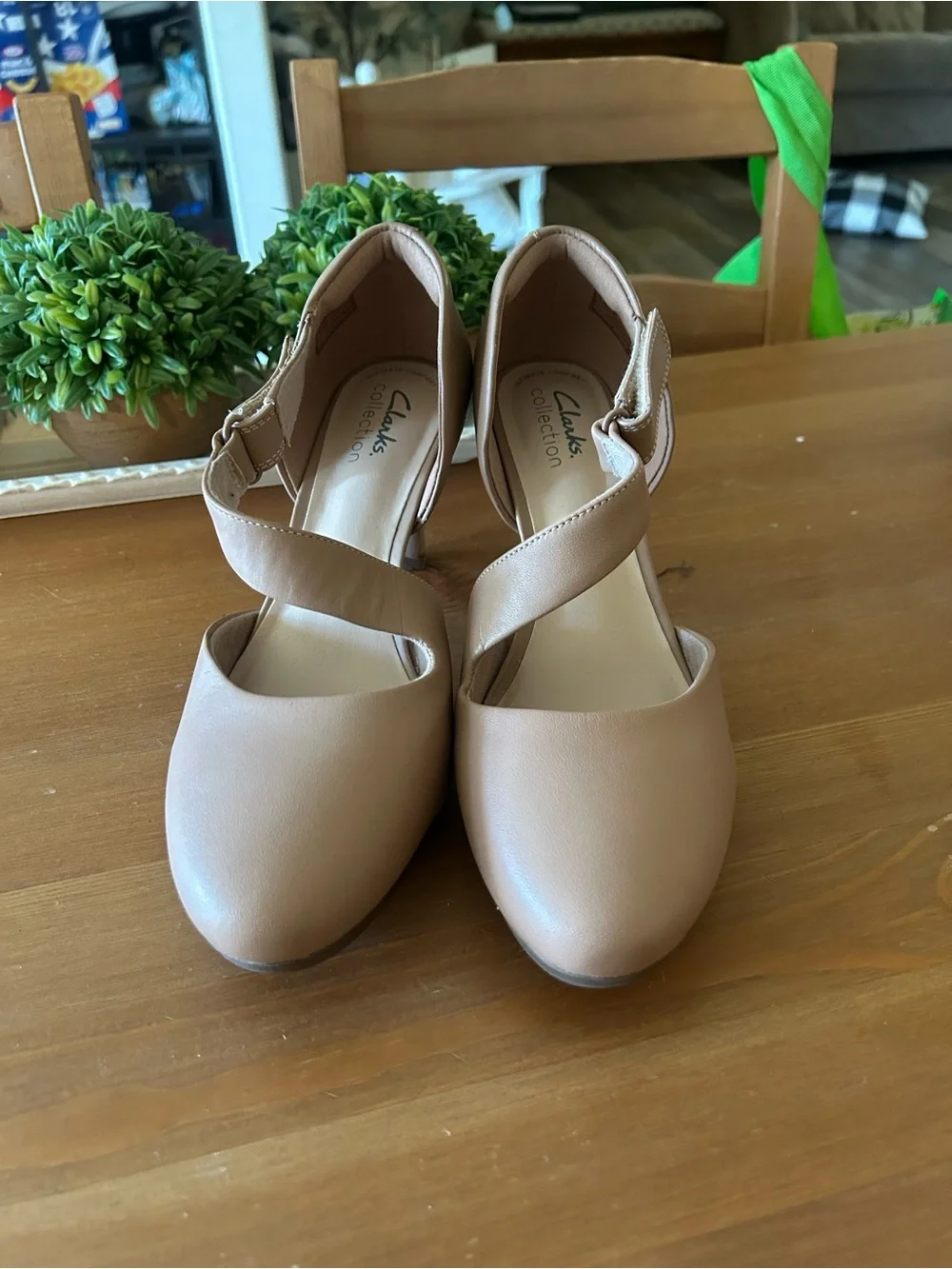 NEW Clarks Collection Women's Tan Cross-Strap Heels Size 8 1/2
